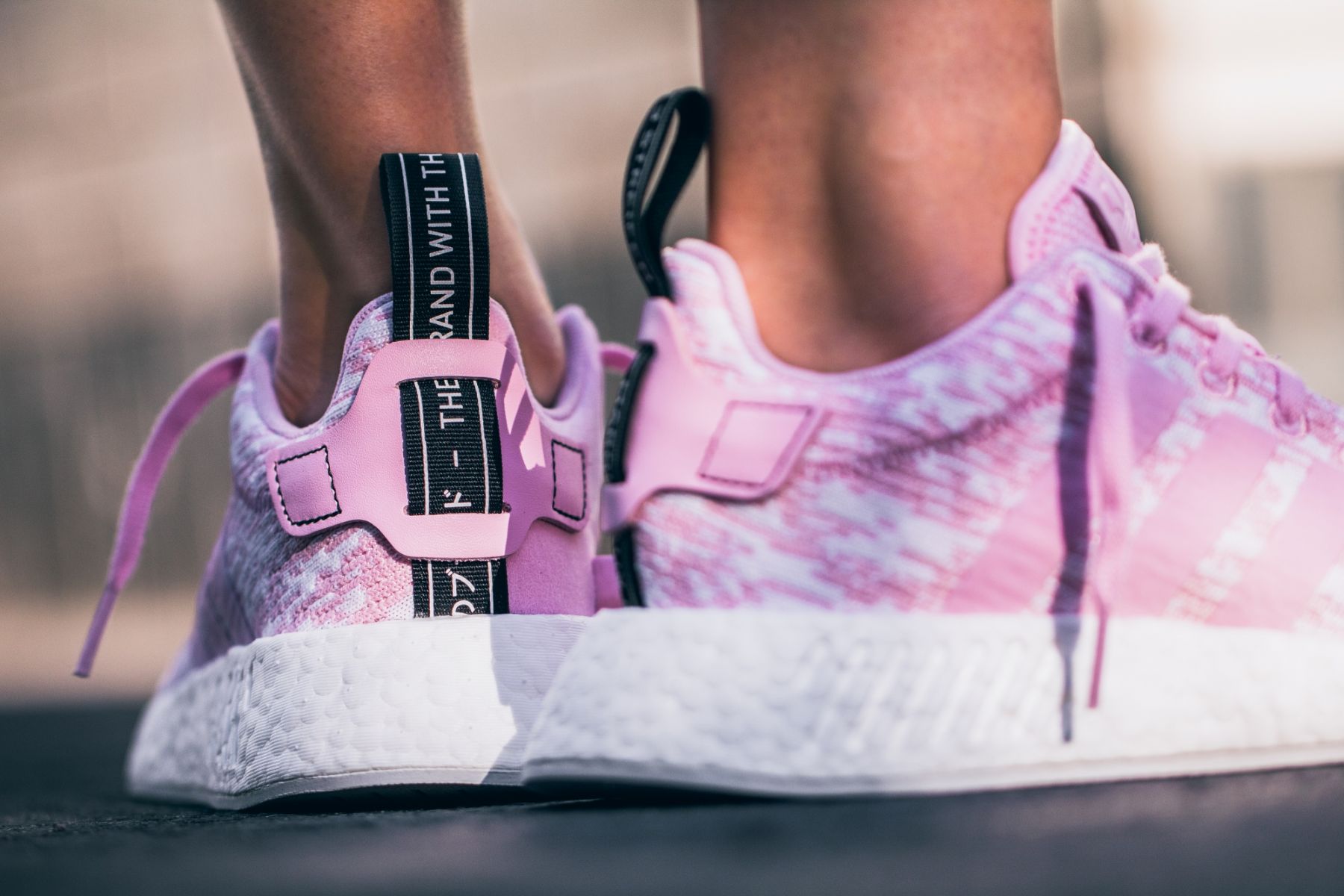 Pink adidas nmd discount r2